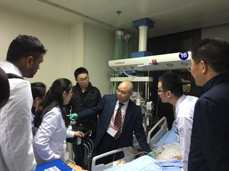 Giáo sư Thạch Nguyễn, người thầy luôn truyền lửa cho sinh viên Y khoa đại học Tân Tạo