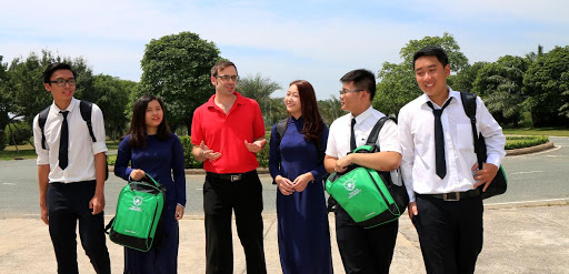 Choose to Study with A Native English Teacher