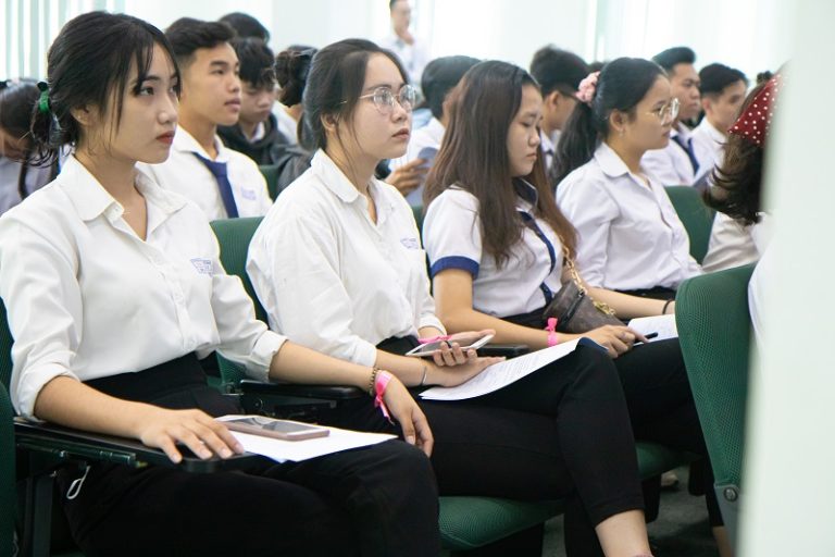 Không có định hướng tương lai: phải làm sao khi chọn ngành theo học?