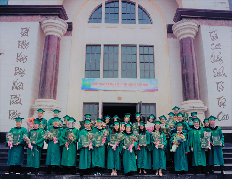 82 Doctors and Bachelors graduated from Tan Tao University in 2021