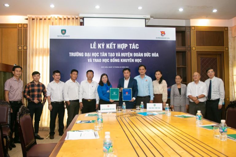 Tan Tao University will award a scholarship package of 50 billion vnd to students orphaned due to COVID-19 and ethnic minority students