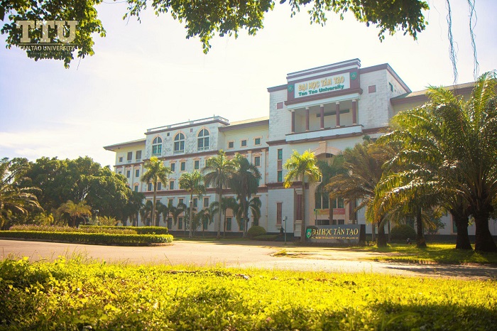Tan Tao University: Western castle in the heart of Knowledge City