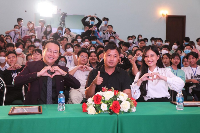 Talkshow “Designing a great student life” with Speaker, Doctor of Psychology Dao Le Hoa An.
