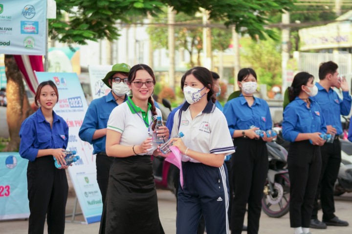 Đại học Tân Tạo đồng hành cùng sĩ tử