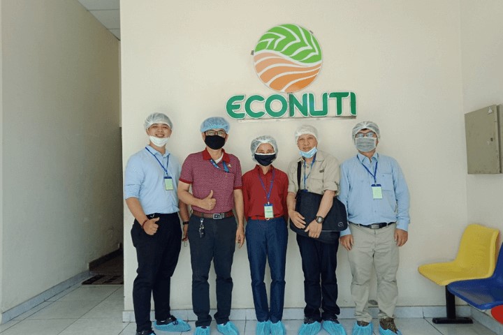 ASSOC, PROF. DR MEDEN WITH TTU VISIT COMPANY