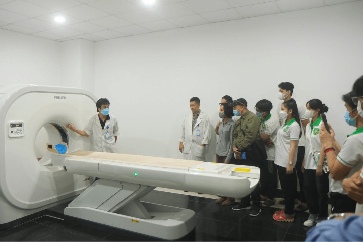 Students of Tan Tao University practice with a Professor from the United States