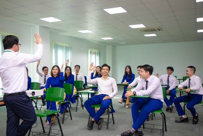 Đại học phi lợi nhuận, xóa bỏ rào cản tài chính về giáo dục 