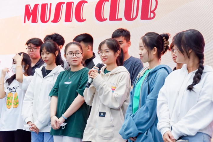 Exchange and develop in the Club