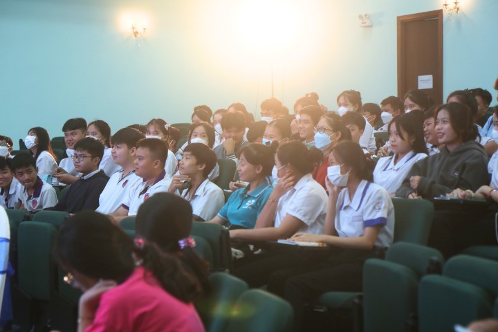 Valuable things to write about student life