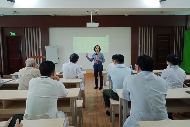 Tan Tao University organized a visit, exchange and cooperation at Thong Nhat hospital