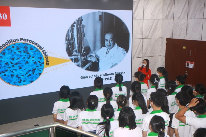 Tan Tao University students visit the Yakult Vietnam factory