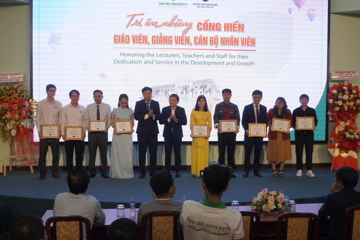 Tan Tao University solemnly organized the 41st Anniversary of Vietnamese Teachers’ Day (November 20, 1982 – November 20, 2023)