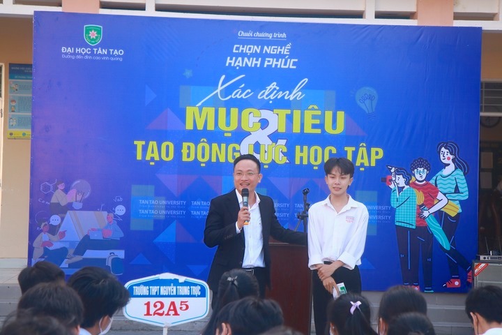 Workshop “Chọn nghề hạnh phúc – Xác định mục tiêu tạo động lực học tập” tại THPT Nguyễn Trung Trực huyện Tân Trụ