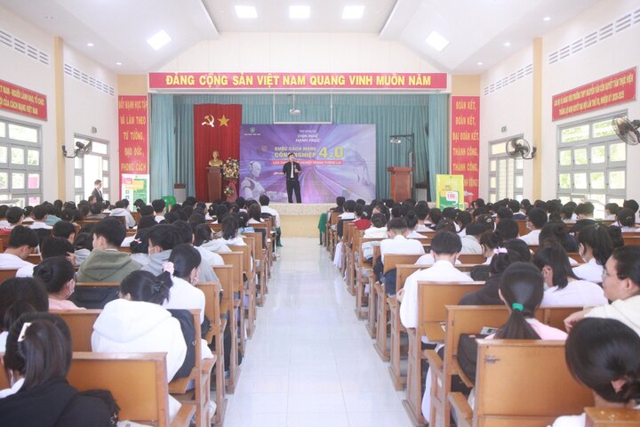 Workshop “Chọn nghề Hạnh phúc” với chủ đề “Cuộc cách mạng công nghiệp 4.0 Lựa chọn nghề nghiệp trong tương lai” tại THPT Nguyễn Văn Côn (Tiền Giang)