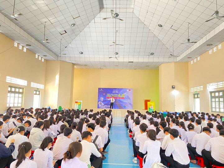 Workshop “Chọn nghề hạnh phúc” chủ đề “Cuộc cách mạng 4.0 Lựa chọn nghề nghiệp trong tương lai” tại THPT Thiên Hộ Dương (Tiền Giang)
