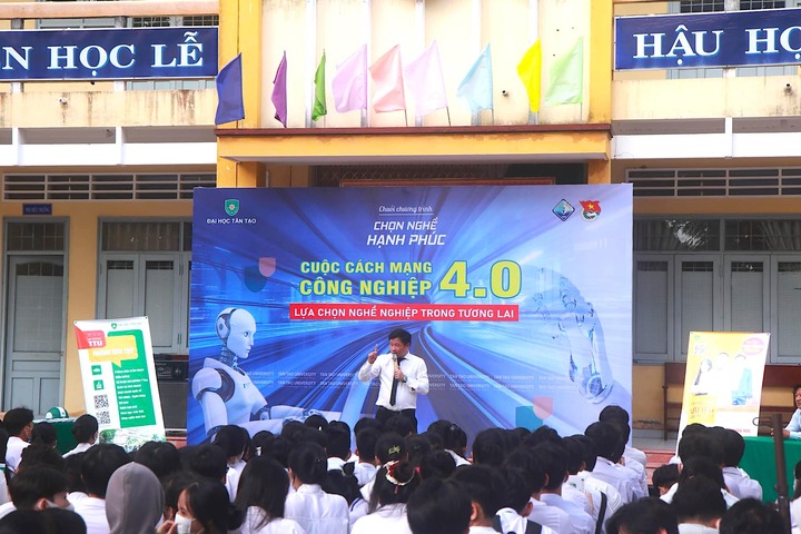 Workshop “Chọn nghề Hạnh phúc” với chủ đề “Cuộc cách mạng công nghiệp 4.0 Lựa chọn nghề nghiệp trong tương lai” diễn ra tại THPT Huỳnh Văn Sâm (Tiền Giang) 