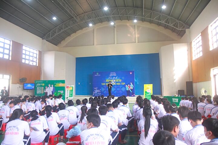 Workshop “Chọn nghề hạnh phúc – Xác định mục tiêu tạo động lực học tập” tại trường THPT Nguyễn Văn Thìn (Tiền Giang)