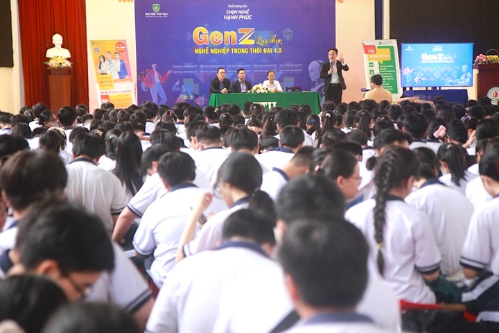 Workshop “Chọn nghề hạnh phúc” với chủ đề “Gen Z lựa chọn nghề nghiệp trong thời đại 4.0” tại THPT Chuyên Tiền Giang