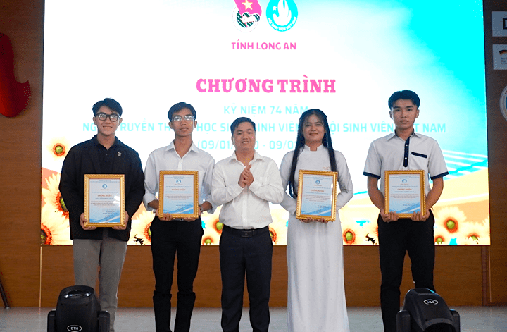 Sinh viên trường Đại học Tân Tạo tham gia chương trình “Kỷ niệm 74 năm ngày truyền thống học sinh, sinh viên và Hội Sinh viên Việt Nam” (09/01/1950 – 09/01/2024)