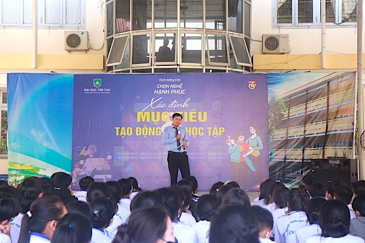 Workshop “Chọn nghề hạnh phúc – Xác định mục tiêu và tạo động lực học tập” tại trường THPT Lưu Tấn Phát (Tiền Giang)