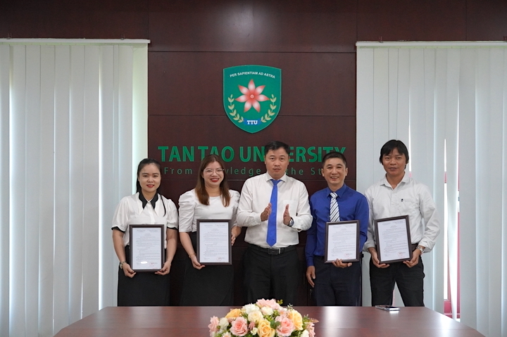 Trường Đại học Tân Tạo công bố Quyết định Bổ nhiệm vị trí Trưởng/Phó các bộ phận chuyên môn