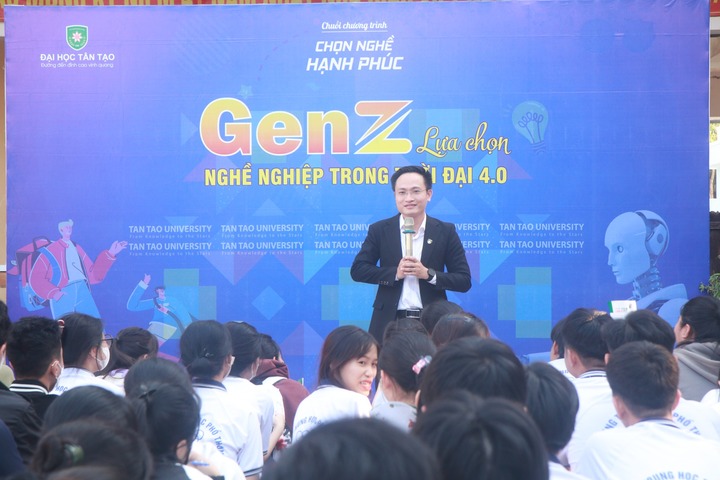 Workshop “Chọn nghề hạnh phúc” với chủ đề “Gen Z lựa chọn nghề nghiệp trong thời đại 4.0” diễn ra tại THPT Trần Văn Hoài (Tiền Giang)
