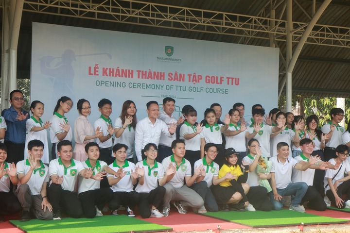 Lễ khánh thành sân tập golf trường Đại học Tân Tạo