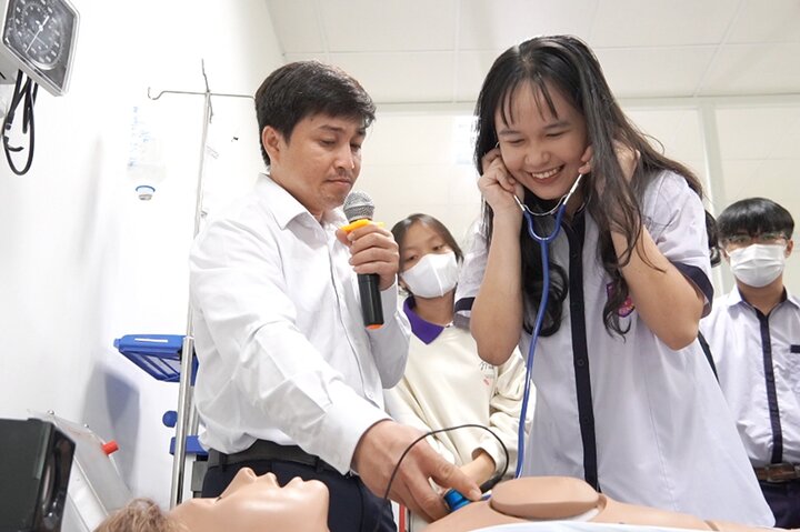 Chuyến tham quan thực tế của học sinh TTS tại trường Đại học Tân Tạo