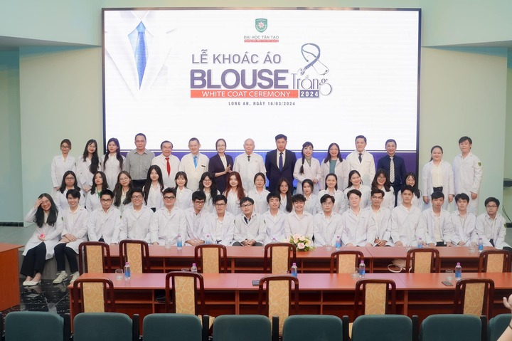 Lễ khoác áo Blouse trắng 2024 tại trường Đại học Tân Tạo: Khởi đầu hành trình của những bác sĩ tương lai