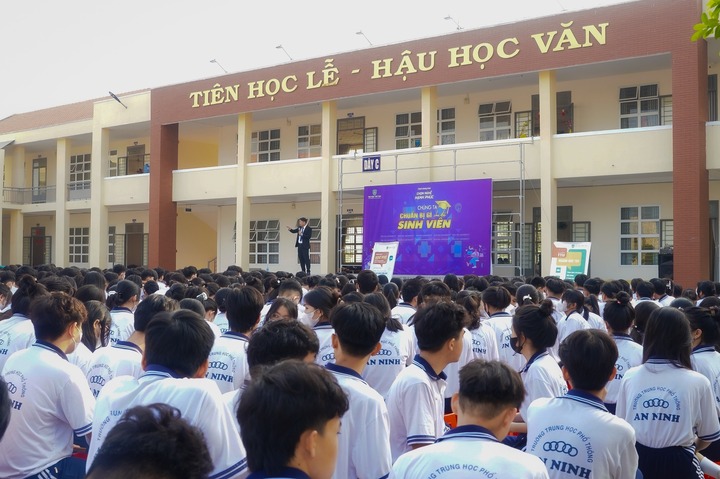 Chương trình “Chọn nghề Hạnh phúc” với chủ đề “Chúng ta chuẩn bị gì cho đời sinh viên” tại THPT An Ninh (Long An)
