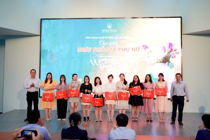 Trường Đại học Tân Tạo tổ chức lễ kỷ niệm 114 năm ngày Quốc tế phụ nữ 8/3