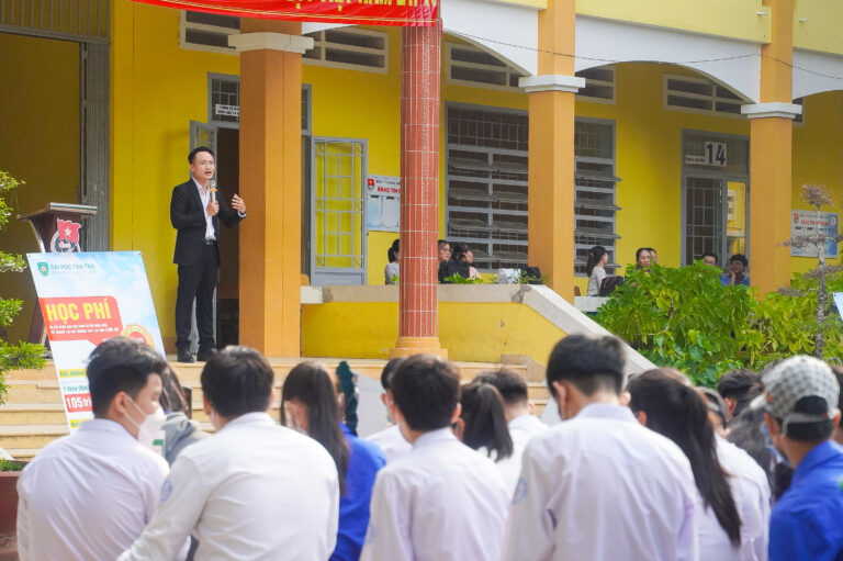 Chọn nghề hạnh phúc: Chương trình thiết thực và bổ ích tại trường THPT Đông Thạnh