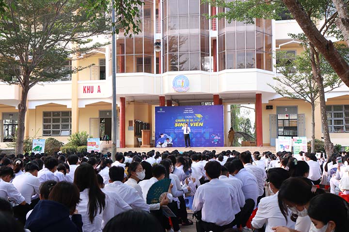Hành trình “Chuẩn bị gì cho đời sinh viên”: Chạm đến ngưỡng cửa đại học tự tin và bản lĩnh