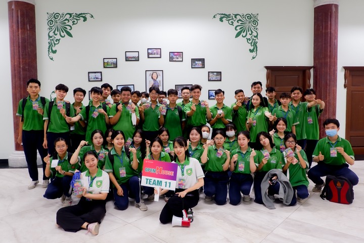 Khoảnh khắc chào đón hơn 600 học sinh lớp 11 – THPT Đức Hòa tham quan trường Đại học Tân Tạo