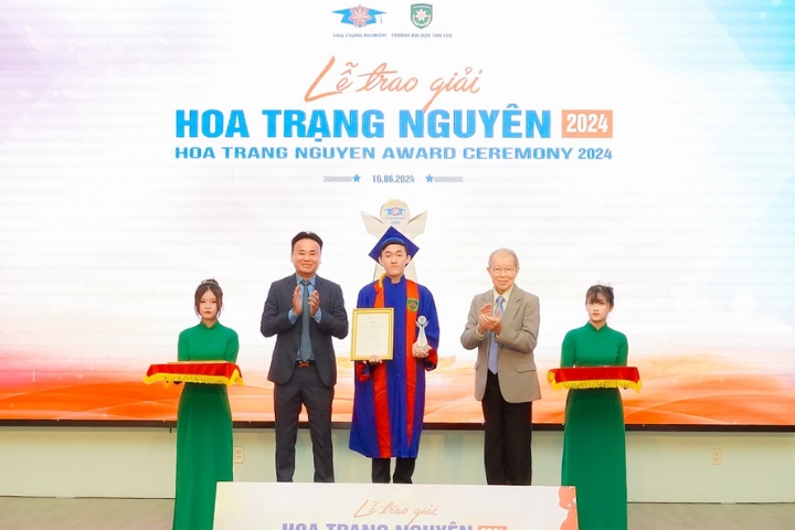 Khoảnh khắc vinh danh Tân Hoa Trạng Nguyên lần thứ 13, năm học 2023 – 2024