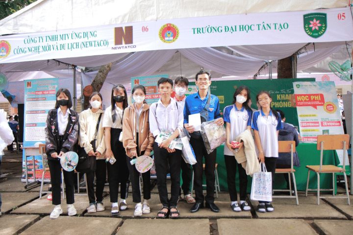 Đại học Tân Tạo tham gia Ngày hội việc làm tỉnh Long An năm 2024