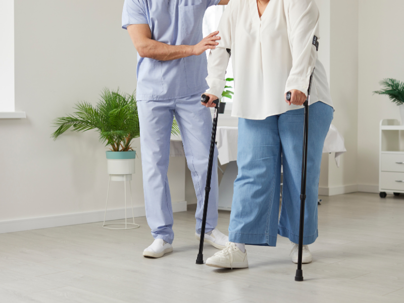 Chăm sóc người bệnh đang phục hồi chức năng