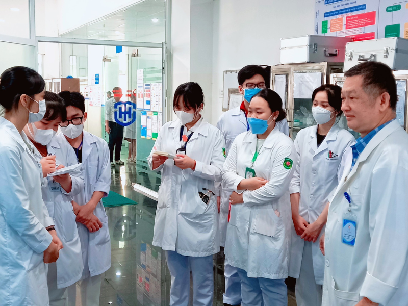 Điều dưỡng học trường nào tốt