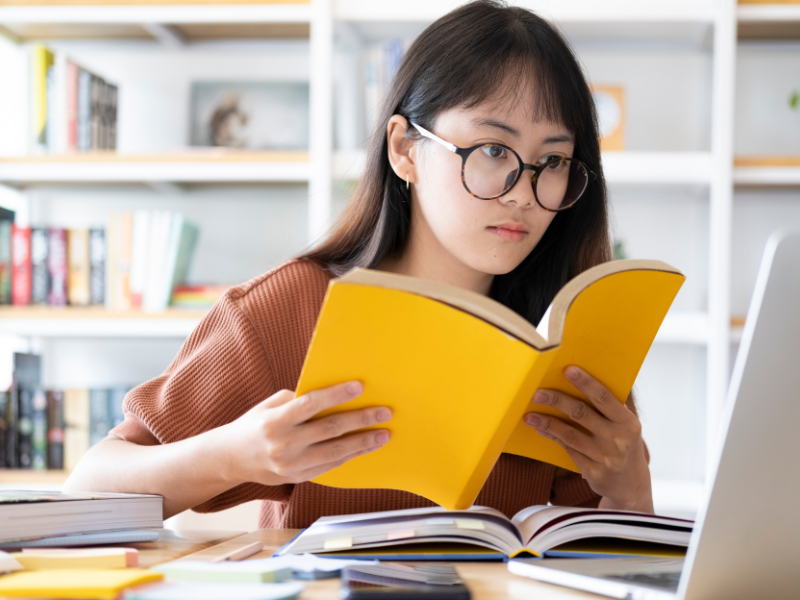 Muốn làm phiên dịch viên thì học ngành gì