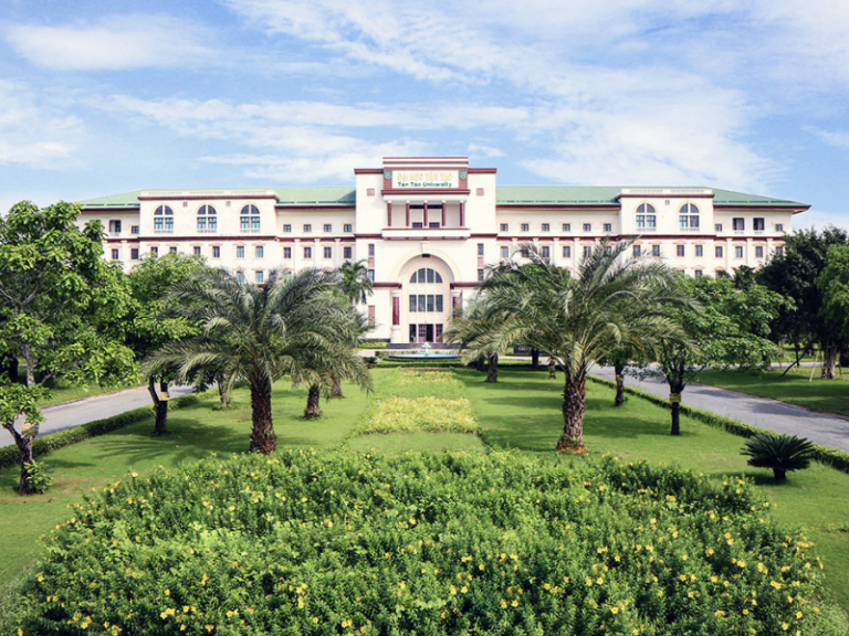 Trường Đại học Tân Tạo