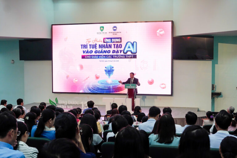 Trường Đại học Tân Tạo phối hợp cùng Sở GD và ĐT tỉnh Tây Ninh tổ chức tập huấn ứng dụng Trí tuệ nhân tạo (AI) vào giảng dạy cho giáo viên THPT toàn tỉnh.