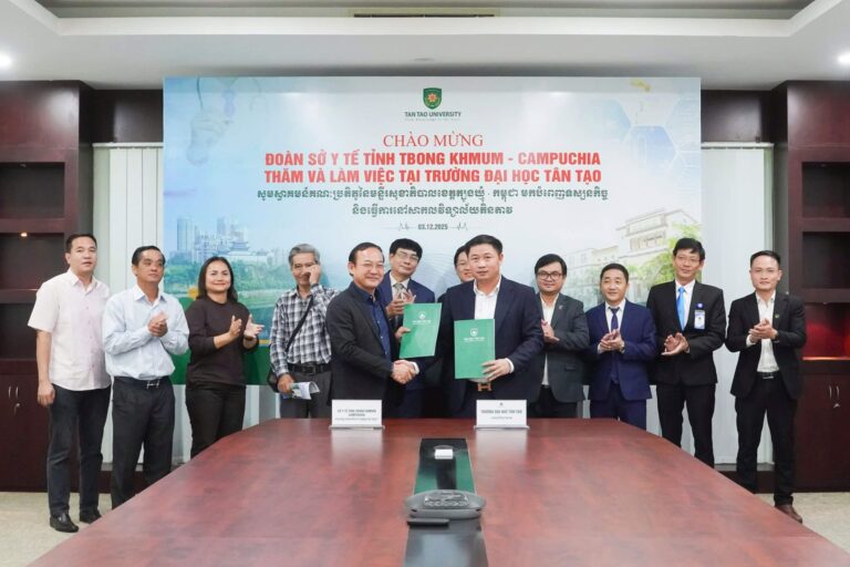 Trường Đại học Tân Tạo ký kết hợp tác đào tạo nhân lực y tế với Sở Y tế tỉnh Tbong Khmum (Campuchia)