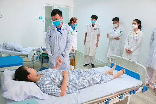 Students conducting patient rounds and health inquiries during their initial internship days.